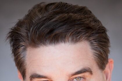 A headshot of Mark Wright.