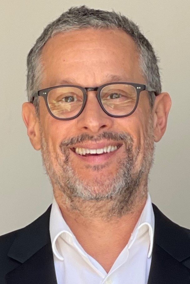 A headshot of James Thomas.