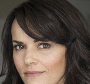 A headshot of Amanda Billing.