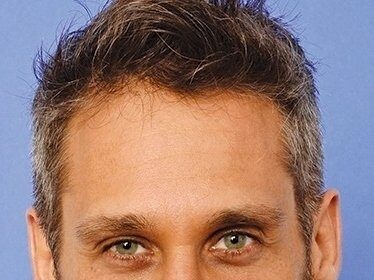 A headshot of Rob Simonsen.