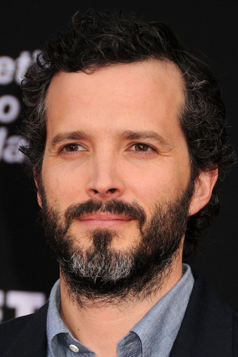 A headshot of Bret McKenzie.